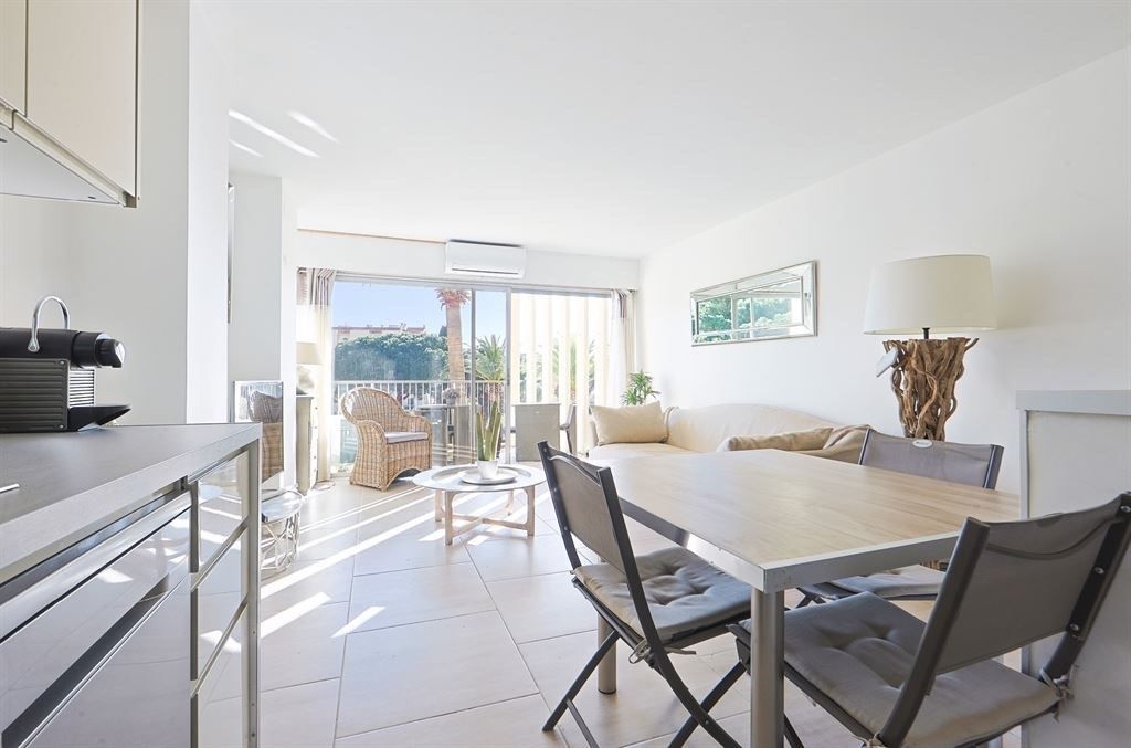 duplex 2 rooms for sale on LE LAVANDOU (83980)