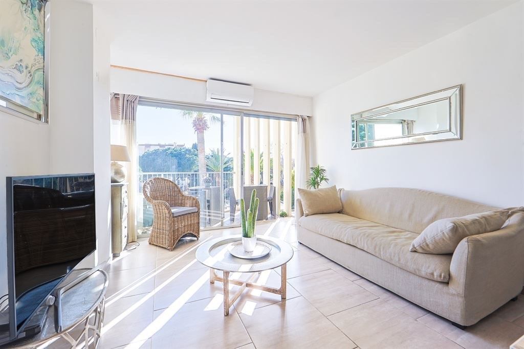 duplex 2 rooms for sale on LE LAVANDOU (83980)