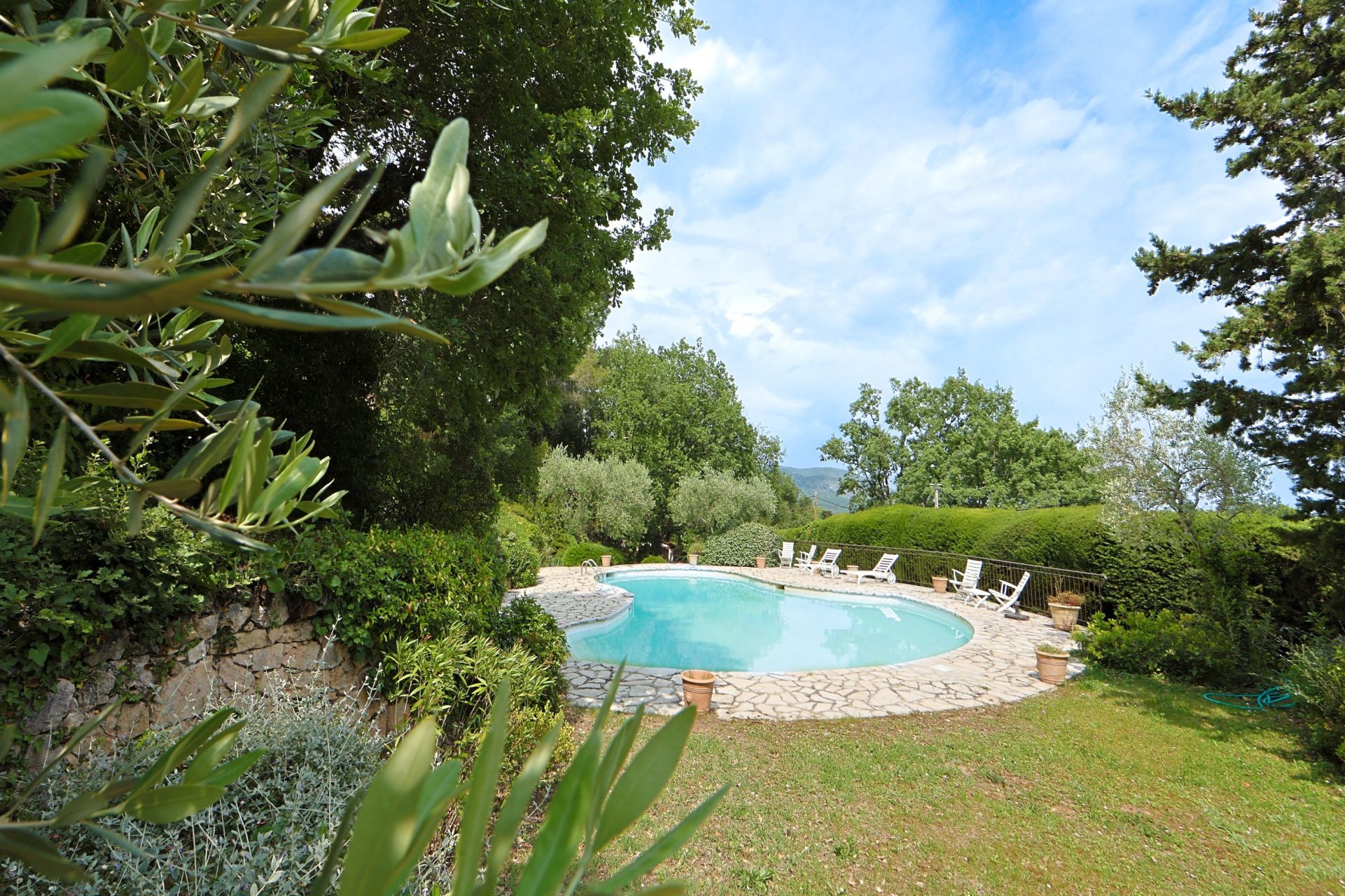 bastide 13 rooms for sale on CABRIS (06530)